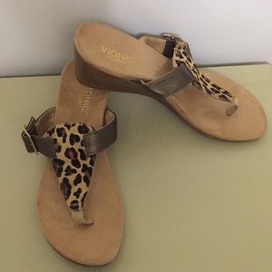 Vionic Leopard Print Wedge Sandal Size 10